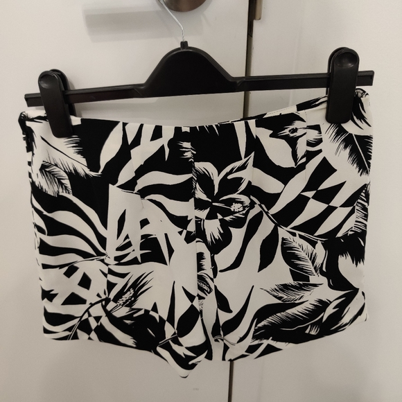 Black and white skort - Picture 2 of 3